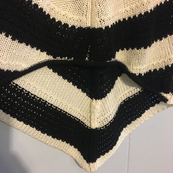 RD Style Black and White Knit sweater - Picture 3 of 8